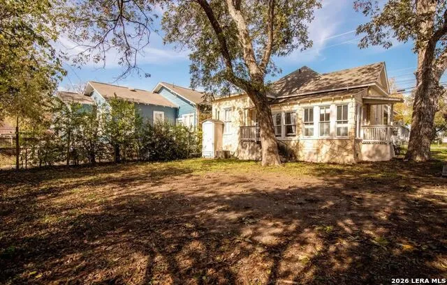1820 E HOUSTON ST San Antonio, TX 78202