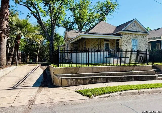 1820 E HOUSTON ST San Antonio, TX 78202