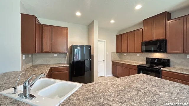 8423 BRAZOS PT San Antonio, TX 78252
