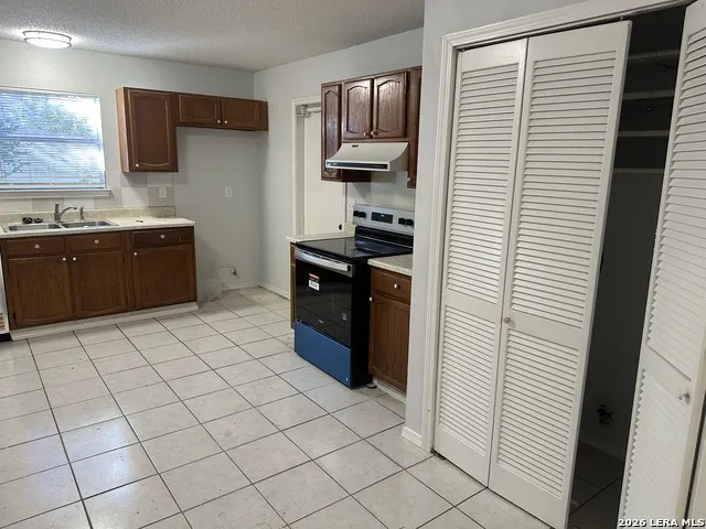 5922 Lakedale San Antonio, TX 78222