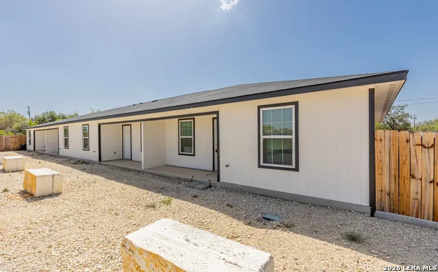 1012 COUNTY ROAD 4516 Castroville, TX 78009