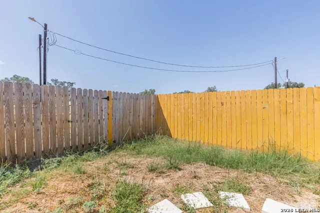 1012 COUNTY ROAD 4516 Castroville, TX 78009
