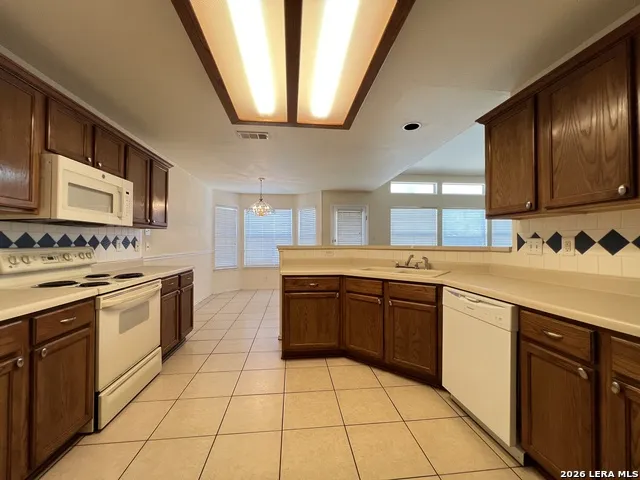 6107 LAKEVIEW CT San Antonio, TX 78249