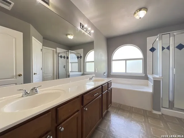 6107 LAKEVIEW CT San Antonio, TX 78249