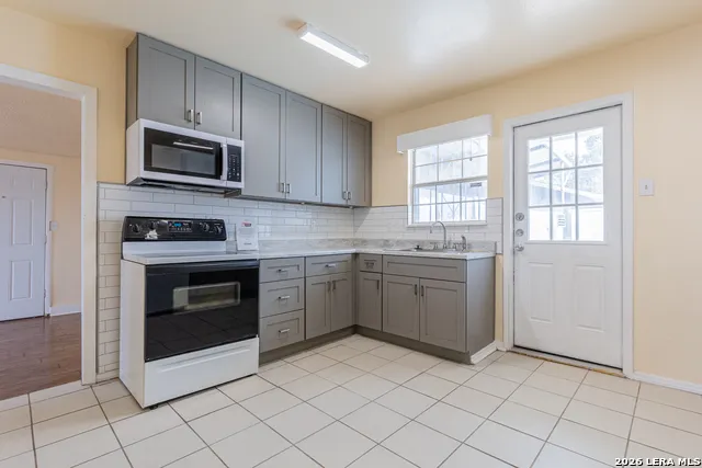 3019 LASSES BLVD San Antonio, TX 78223