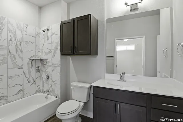 711 S Frio Unit 2102 San Antonio, TX 78207