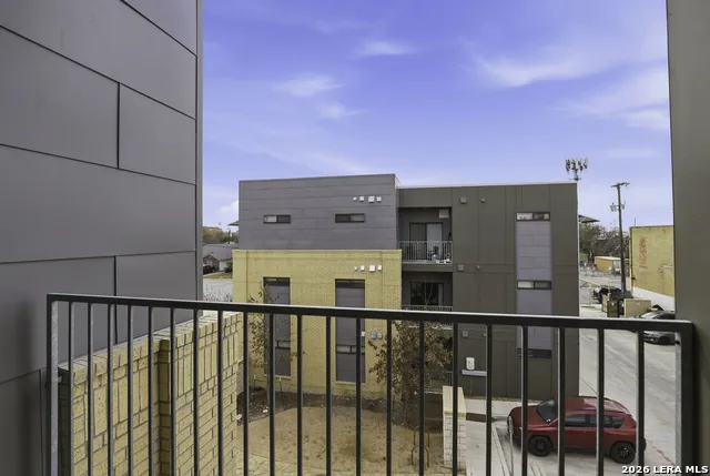 711 S Frio Unit 2102 San Antonio, TX 78207