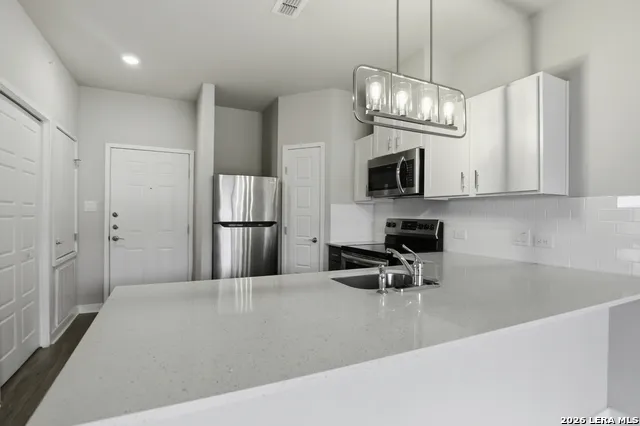 711 S Frio Unit 2102 San Antonio, TX 78207