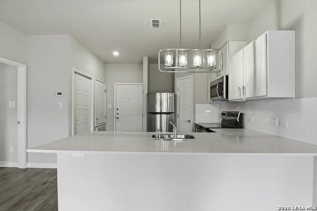 711 S Frio Unit 2102 San Antonio, TX 78207