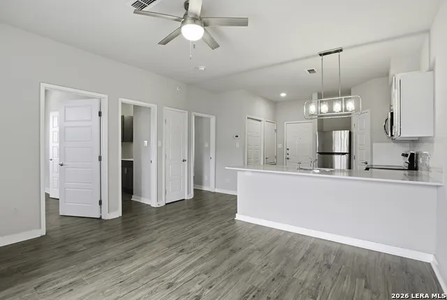 711 S Frio Unit 2102 San Antonio, TX 78207
