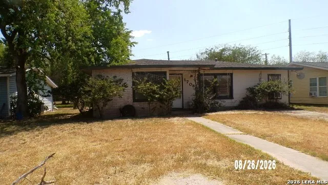 1708 LUCY LN Beeville, TX 78102