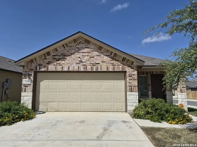 120 Middle Green Loop Floresville, TX 78114