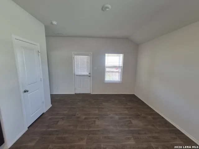 120 Middle Green Loop Floresville, TX 78114