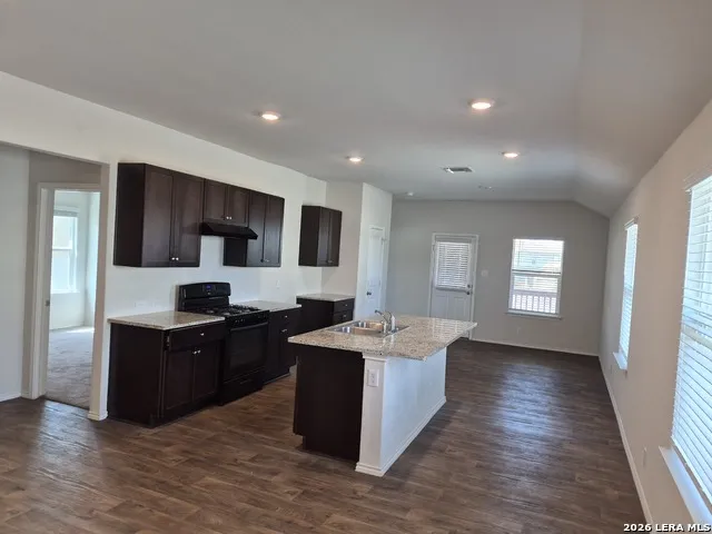 120 Middle Green Loop Floresville, TX 78114