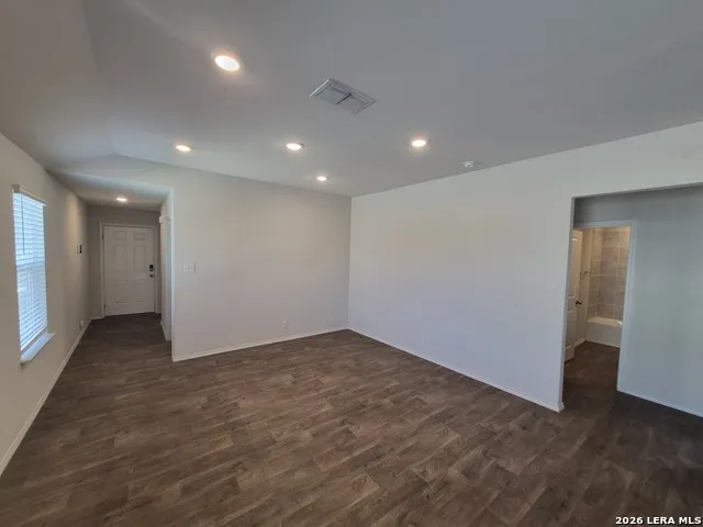 120 Middle Green Loop Floresville, TX 78114