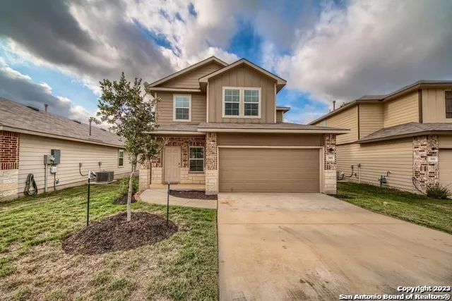 305 MIDDLE GREEN LOOP Floresville, TX 78114
