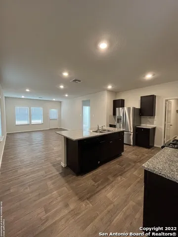 305 MIDDLE GREEN LOOP Floresville, TX 78114