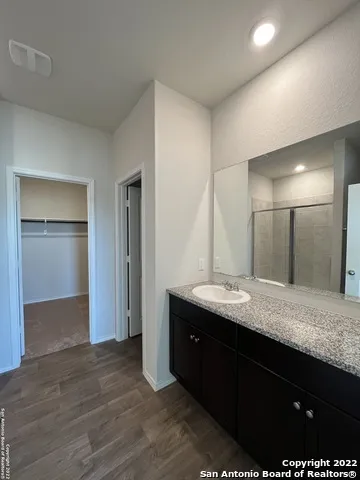 305 MIDDLE GREEN LOOP Floresville, TX 78114