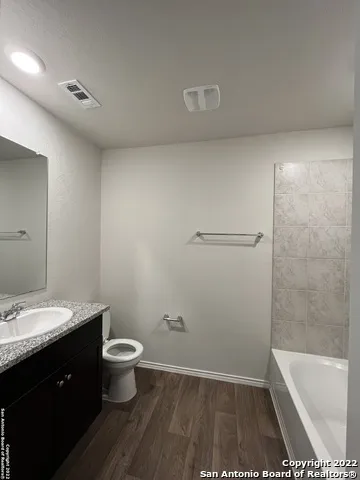 305 MIDDLE GREEN LOOP Floresville, TX 78114