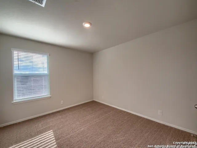 305 MIDDLE GREEN LOOP Floresville, TX 78114