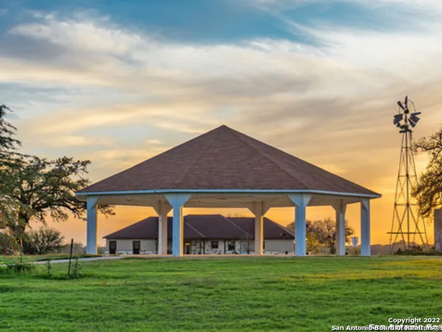 305 MIDDLE GREEN LOOP Floresville, TX 78114