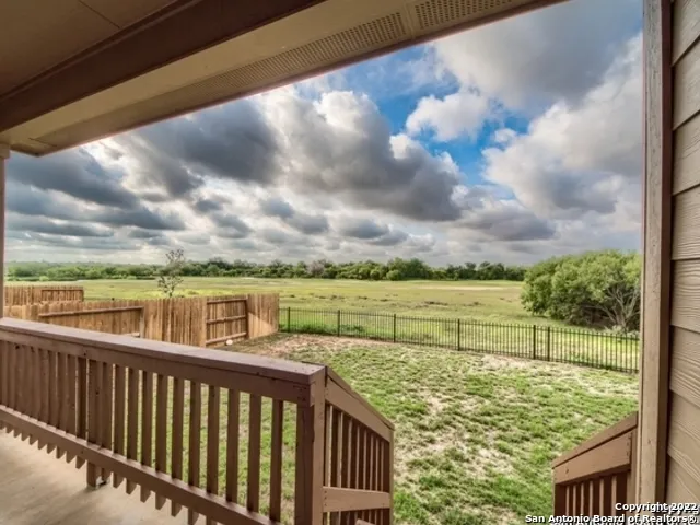 305 MIDDLE GREEN LOOP Floresville, TX 78114