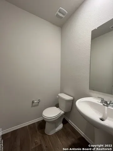 305 MIDDLE GREEN LOOP Floresville, TX 78114
