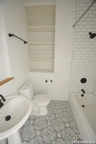 1114 W Russell San Antonio, TX 78201