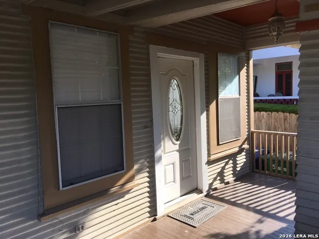 1114 W Russell San Antonio, TX 78201
