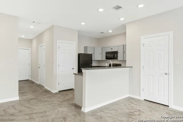 6914 Crestway Dr Unit 103 San Antonio, TX 78239