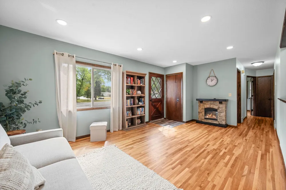 16288 Florida Way W Rosemount, MN 55068