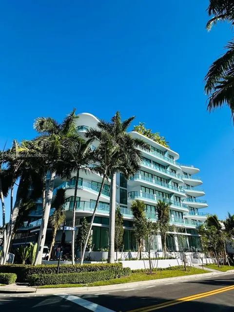 9901 W Bay Harbor Dr #303