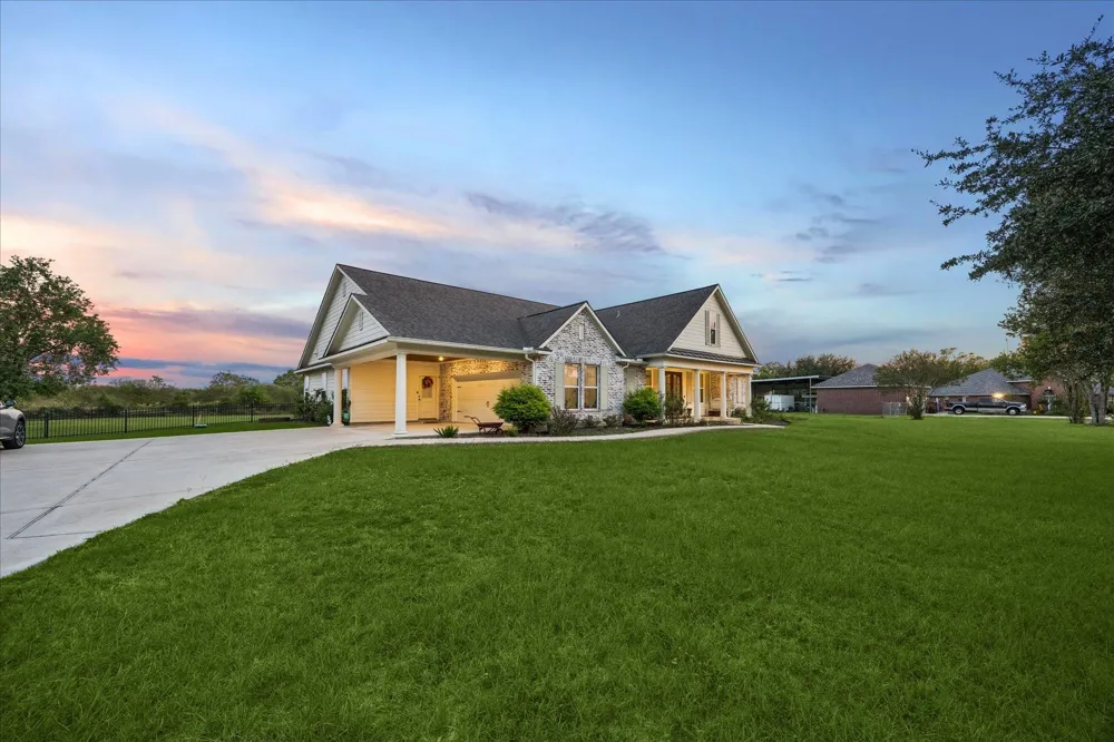 3712 Quail Circle Sealy, TX 77474