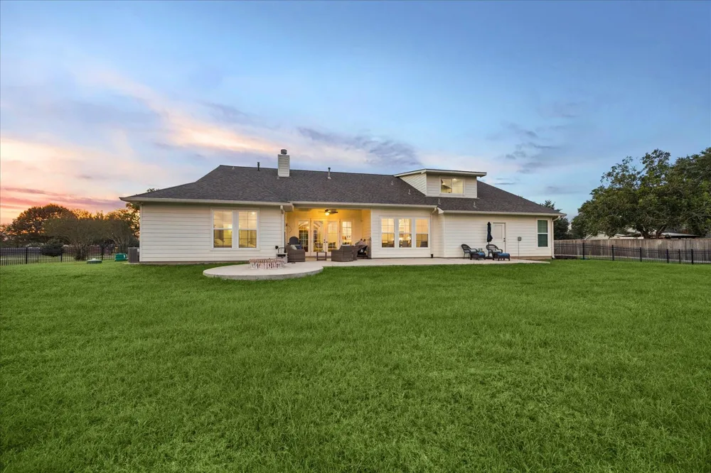 3712 Quail Circle Sealy, TX 77474