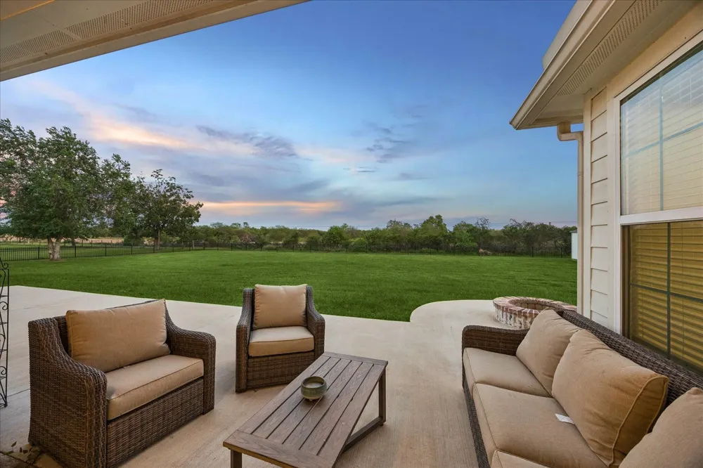 3712 Quail Circle Sealy, TX 77474