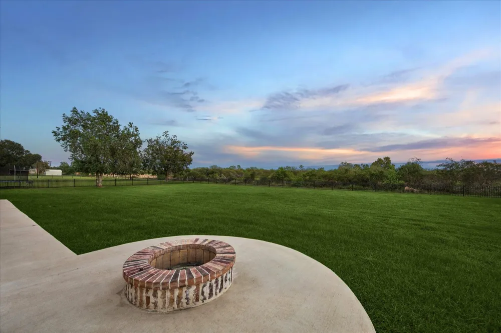 3712 Quail Circle Sealy, TX 77474