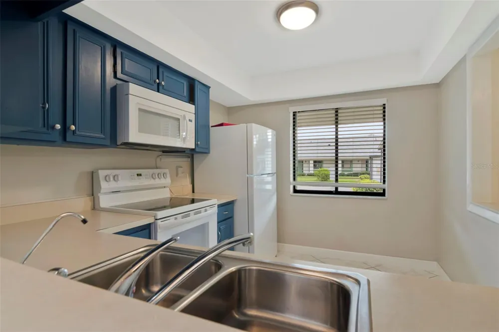 2569 LAURELWOOD DRIVE #11B Clearwater, FL 33763