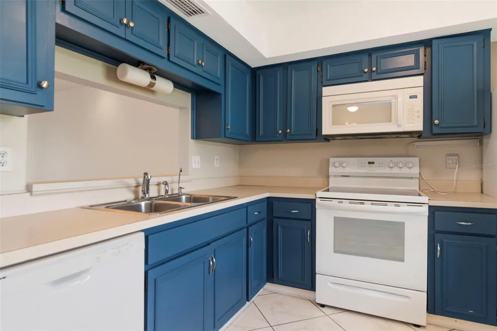 2569 LAURELWOOD DRIVE #11B Clearwater, FL 33763