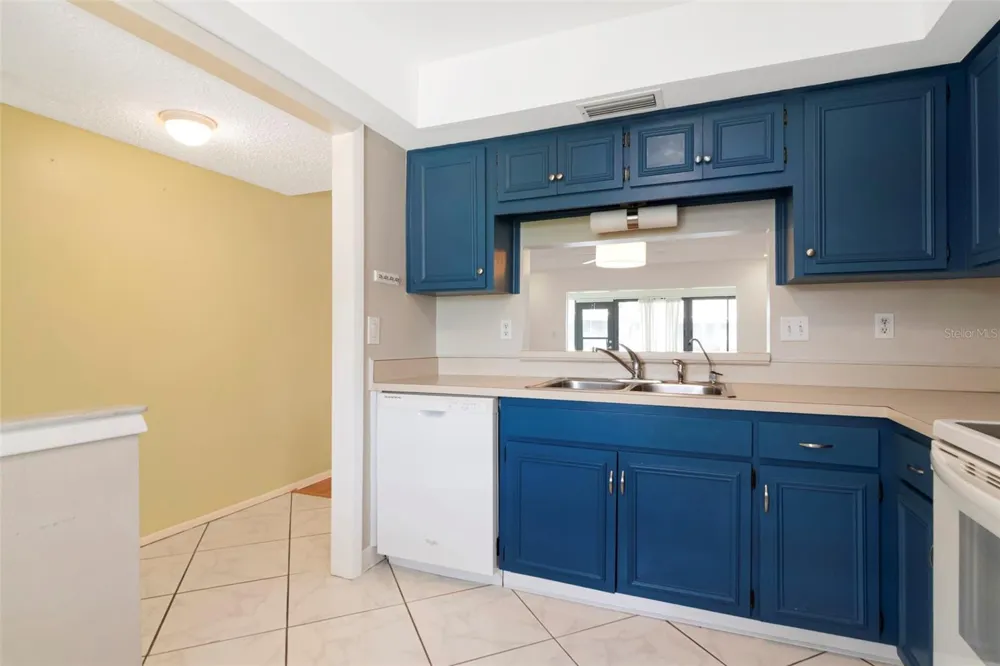 2569 LAURELWOOD DRIVE #11B Clearwater, FL 33763