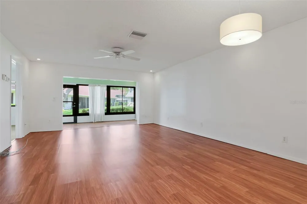 2569 LAURELWOOD DRIVE #11B Clearwater, FL 33763