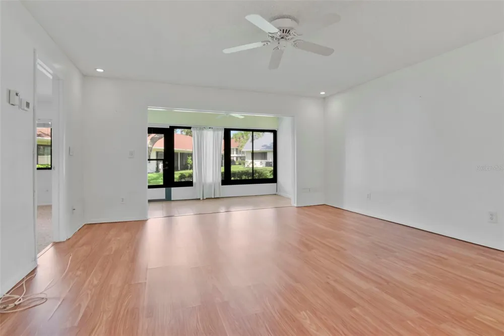 2569 LAURELWOOD DRIVE #11B Clearwater, FL 33763
