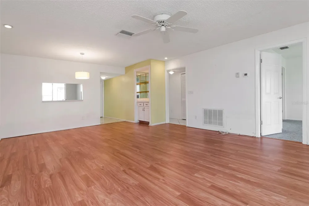 2569 LAURELWOOD DRIVE #11B Clearwater, FL 33763