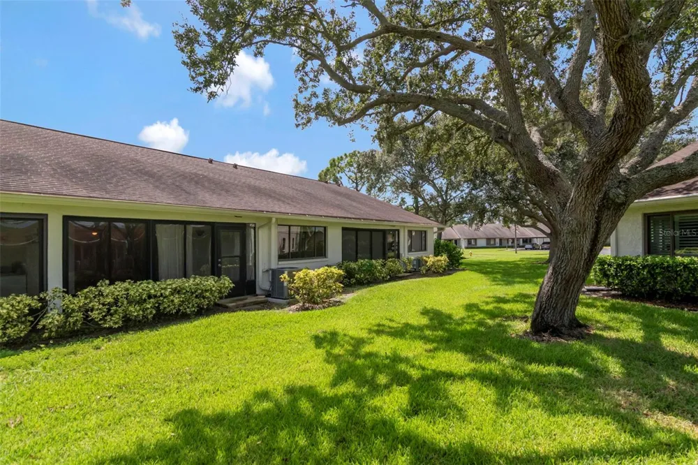 2569 LAURELWOOD DRIVE #11B Clearwater, FL 33763