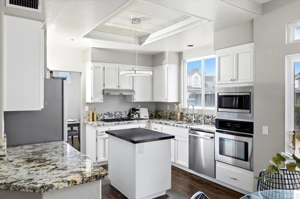 2043 Dawn View Glen Escondido, CA 92026