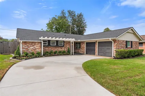 2302 Willowby Drive