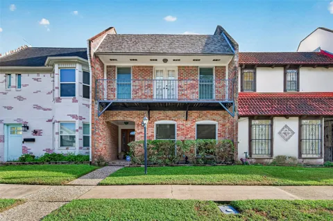 4513 Acacia