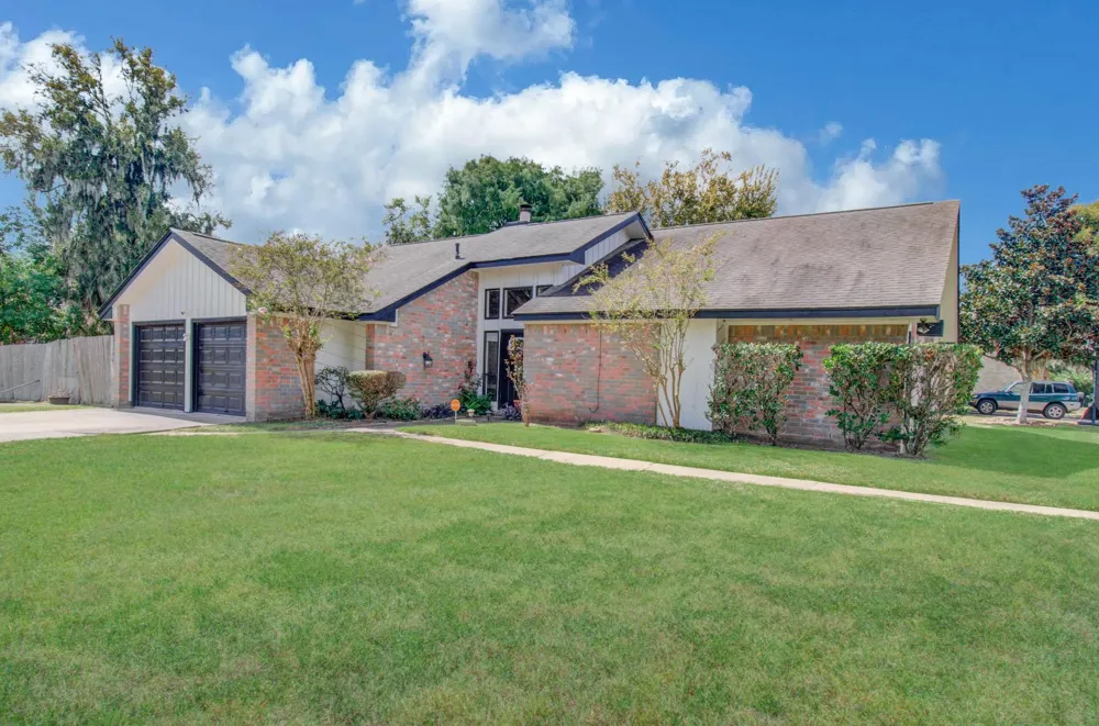 338 Banyan Street Lake Jackson, TX 77566