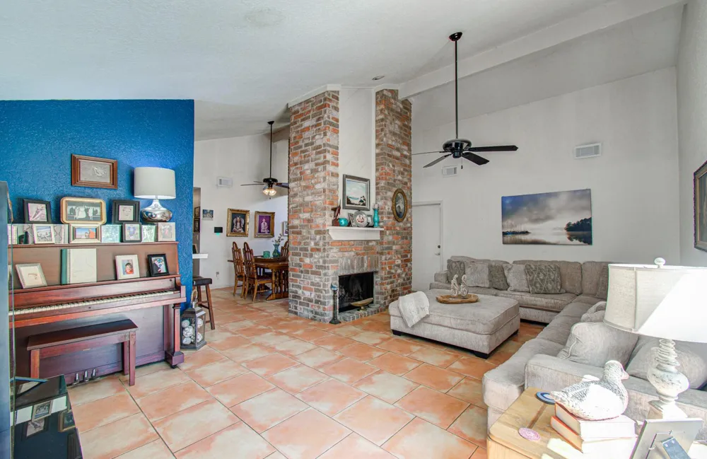 338 Banyan Street Lake Jackson, TX 77566
