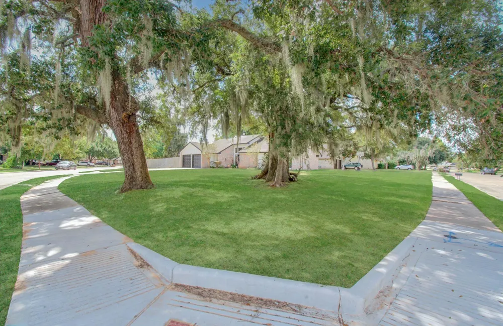 338 Banyan Street Lake Jackson, TX 77566