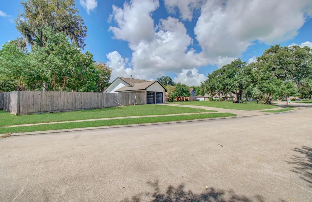 338 Banyan Street Lake Jackson, TX 77566